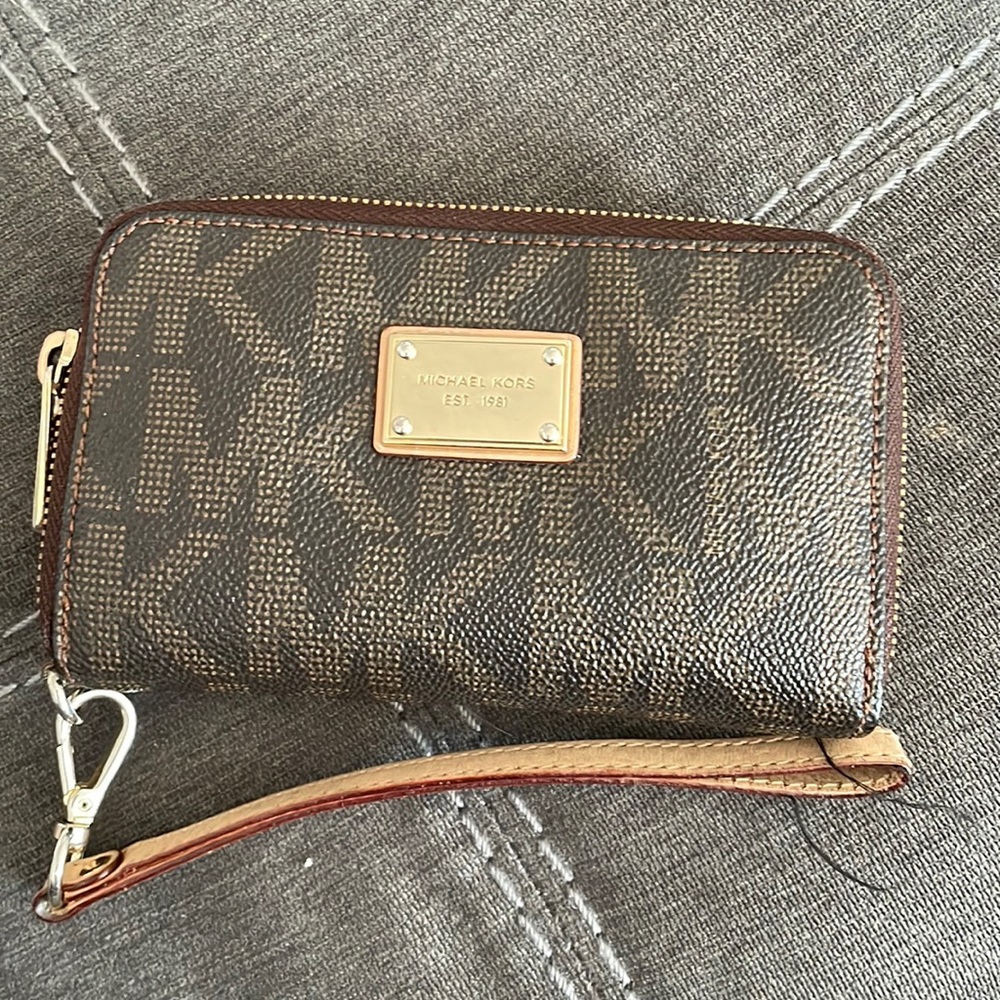 Michael Kors wristlet